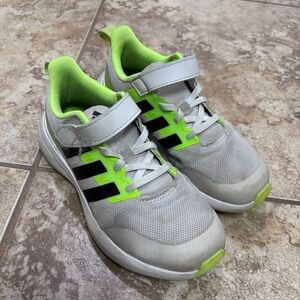 Boys Adidas Cloud Foam Sneakers